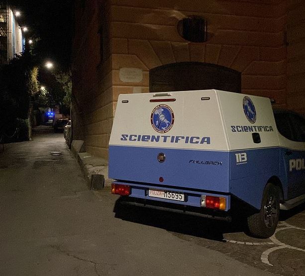 Omicidio Scagni, il vicino di casa: &quot;Ricordo le urla di Alice: 'Aiuto mi sta ammazzando'&quot;