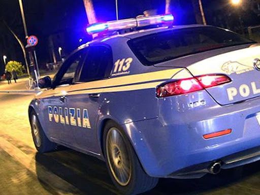 Due poliziotti in ospedale per l'aggressione seguita al fermo di un sospetto