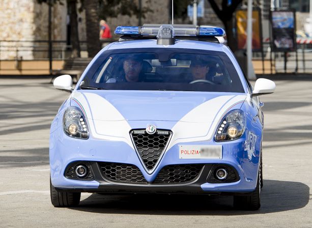 Accoltellamento in via Piacenza, fermato l'aggressore: all'origine del gesto un debito di 70 euro