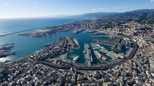 San Benigno, sversamento di olio dal traghetto Gnv Fantastic, chiazza estesa per cento metri