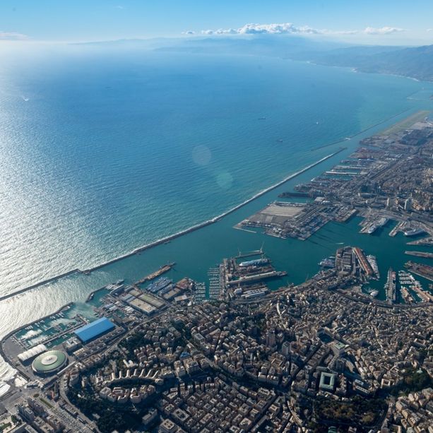 Nave nel porto di Genova in quarantena per coronavirus: a bordo 50 marittimi