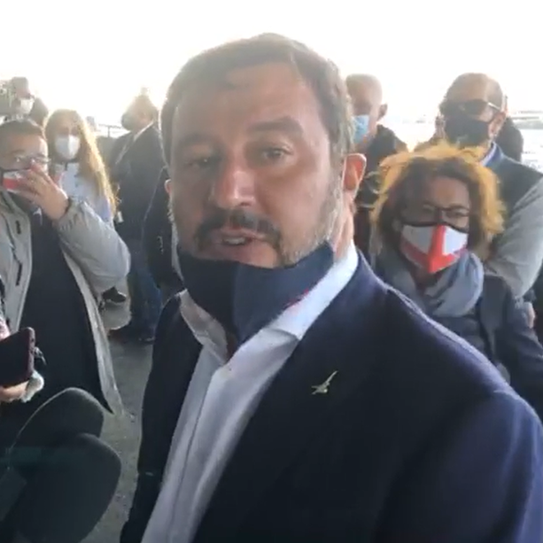 Matteo Salvini in visita al Salone Nautico di Genova: &quot;Bisogna tutelare la salute pubblica senza ammazzare l'economia italiana&quot; VIDEO