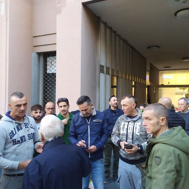 Compagnia Unica, la protesta dei 40 portuali non ricollocati: &quot;Siamo abbandonati dall'Autorità Portuale (Video)