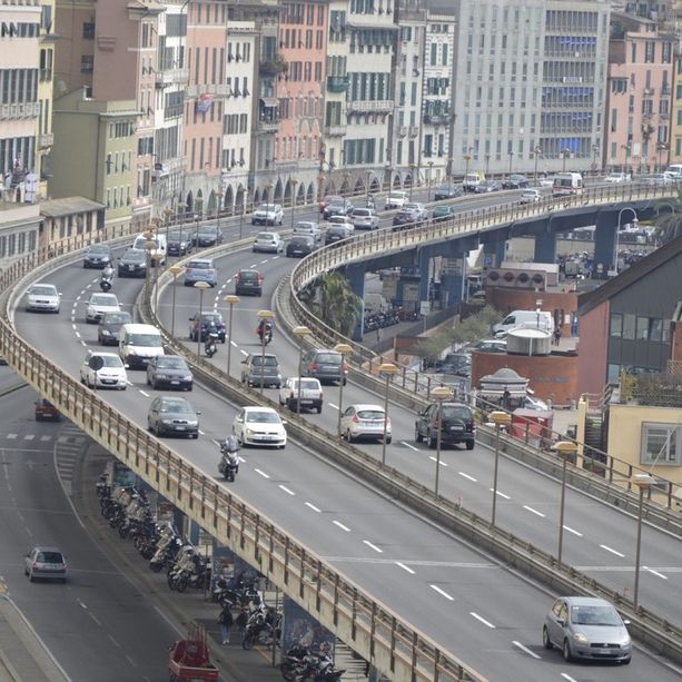 Si chiamava Giacomo Fantoni la vittima dell'incidente di ieri sulla Sopraelevata, era il figlio del sindaco di Montoggio