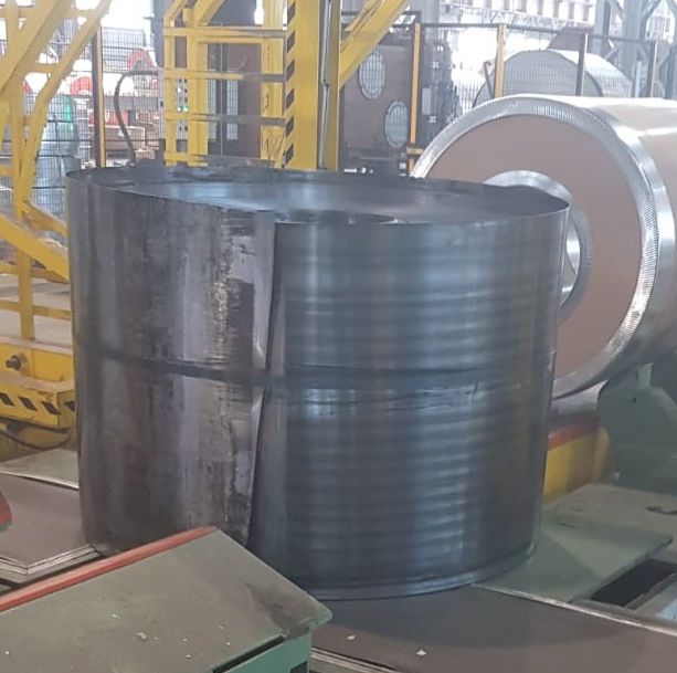 Ex Ilva, rotolo della linea d'imballo si ribalta e cade, è il terzo incidente nel giro di un mese