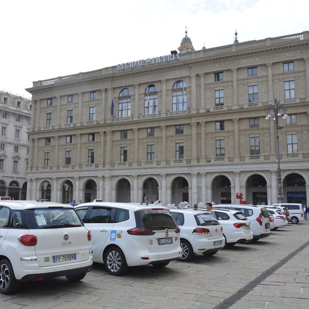 Niente Taxi fino a mezzanotte, garantiti i servizi essenziali, l'incasso sarà devoluto in beneficenza