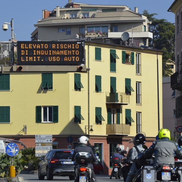 Ordinanza antismog, allo studio la restrizione di zone e orari, Campora: &quot;Deroghe per chi aspetta l'auto nuova&quot;