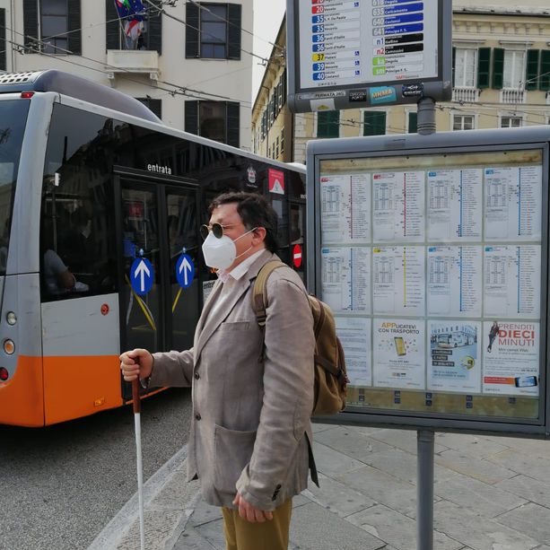Covid e trasporto pubblico: nuove disposizioni Amt per agevolare i non vedenti e gli ipovedenti