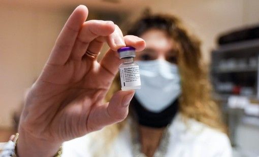 Vaccini, Toti: &quot;Accesso diretto senza prenotazione in tutti gli hub liguri&quot;
