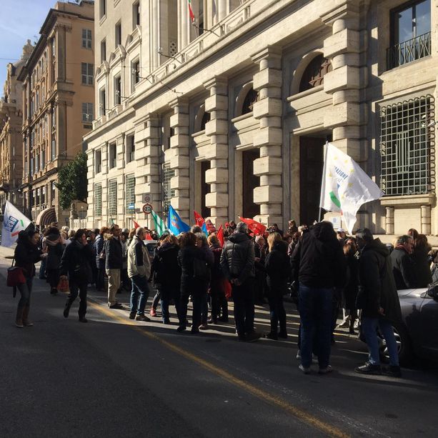 Lavoratori di Agenzia delle Entrate e delle Dogane in piazza per chiedere investimenti e assunzioni (VIDEO)