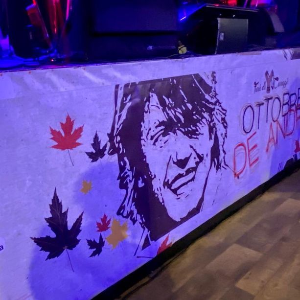 Albenga, all’Ambra il Concerto per don Gallo: il pubblico si accende ed è subito emozione