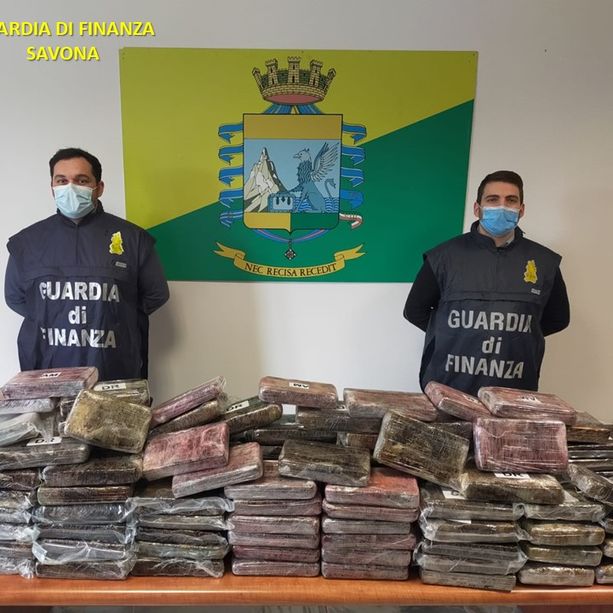 Vado, la Guardia di Finanza sequestra 138 kg di cocaina: fermato un cittadino albanese