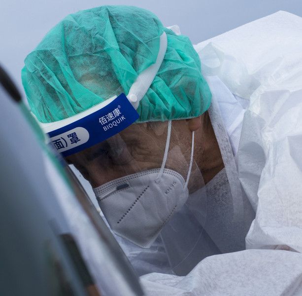 Coronavirus, in Liguria 2.231 nuovi positivi: problemi nella registrazione dei tamponi antigenici rapidi