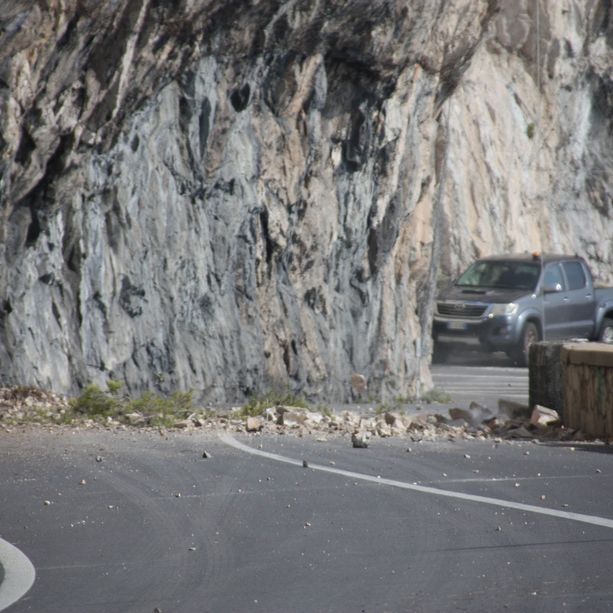 Capo Noli, controlli e messa in sicurezza terminati: la strada riaprirà entro le 19