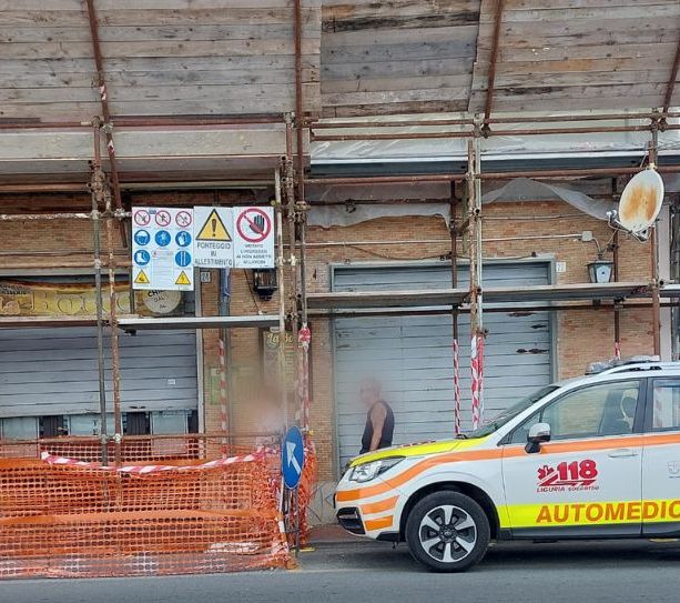 Tragedia sul lavoro a Vado Ligure: operaio cade da un ponteggio, perde la vita sul colpo