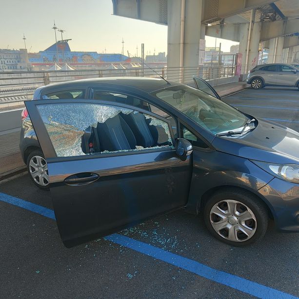 Genova, raffica di spaccate alle auto tra Dinegro, Foce e corso Italia