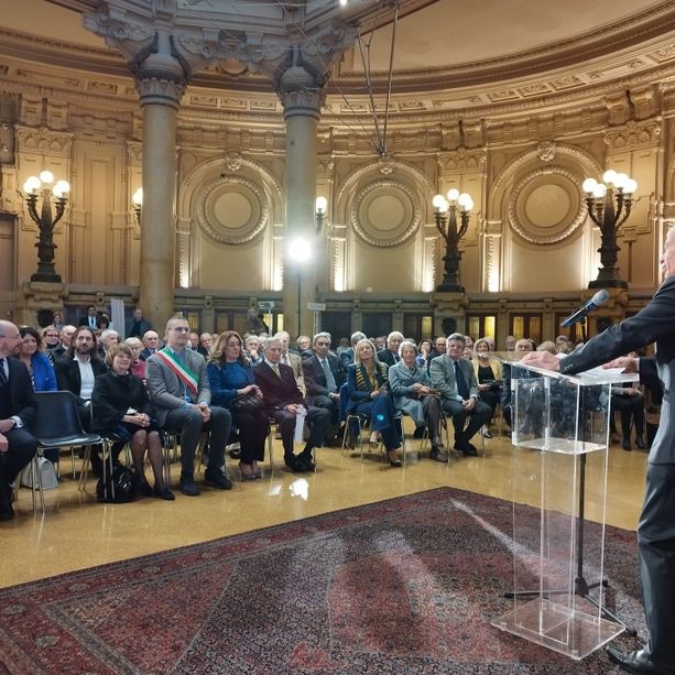 Fisco, il presidente di Confcommercio promuove la manovra del governo: &quot;Taglia le tasse e combatte l'elusione&quot;