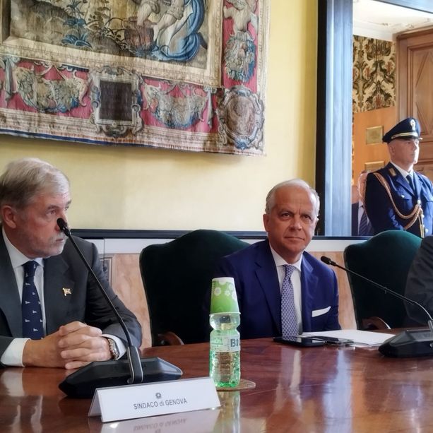 Più agenti, operazioni speciali e estensione dell'uso del taser: la ricetta di Piantedosi per la sicurezza di Genova