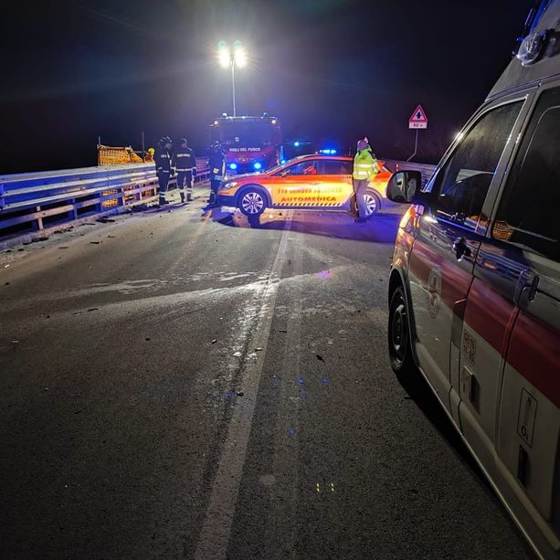 Sestri Levante: schianto nella notte tra auto e scooter, 60enne grave in ospedale