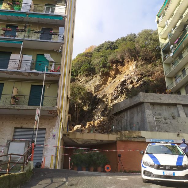 Frana di via Posalunga, aperto un fascicolo anche per disastro colposo