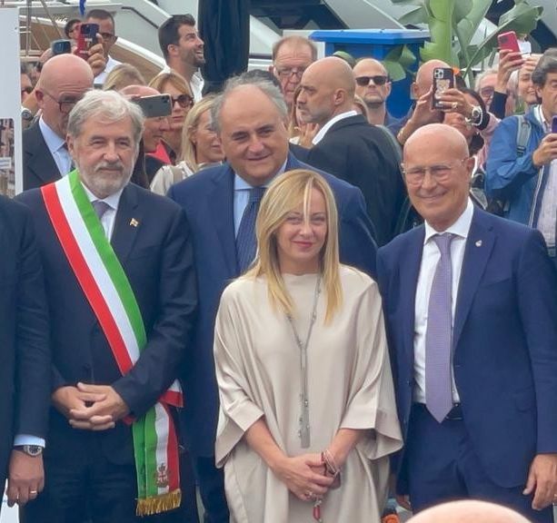 Giorgia Meloni a Genova firma il patto per la Liguria: in arrivo 29,5 milioni per lo scolmatore del Bisagno (Foto e Video)