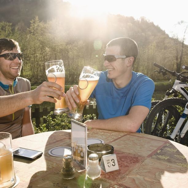 Ogni anno, in Svizzera, 21.000 infortuni in bici: 1.365 di essi sono riconducibili all’alcol