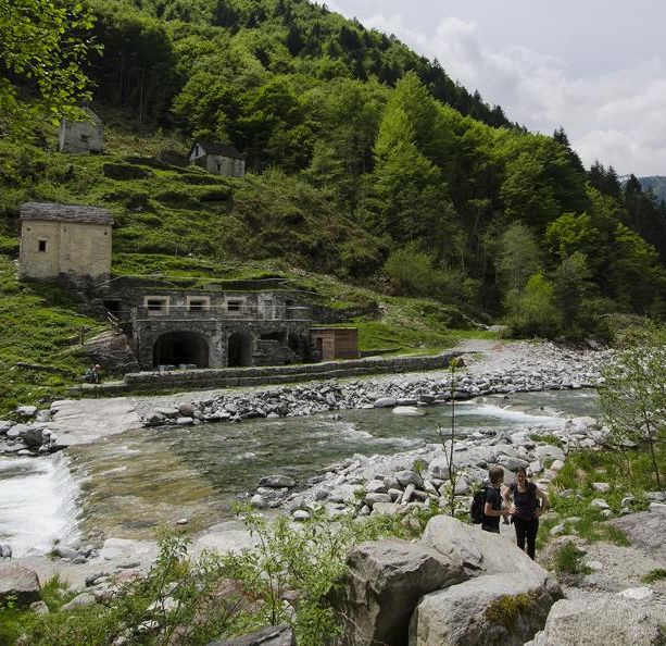 Lo scenario mozzafiato tra cielo e terra dei Bagni di Craveggia
