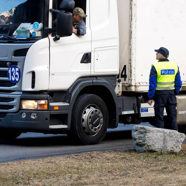 Traffico pesante, nel 2021 controllati 140.000 veicoli da Confederazione e Cantoni