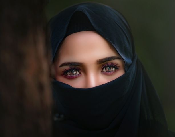 La Svizzera vieta l'uso di burqa e niqab in luoghi pubblici con il 51.2%