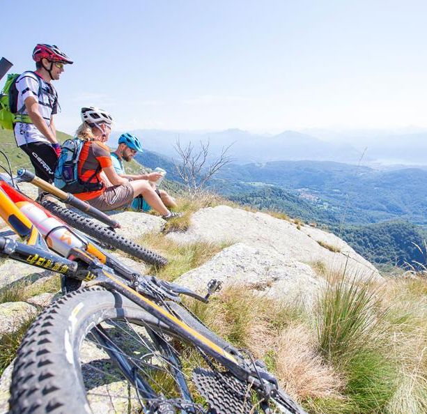 E' uno dei singletrail più belli del Ticino e si snoda in cresta attorno alla Val Colla sopra Lugano