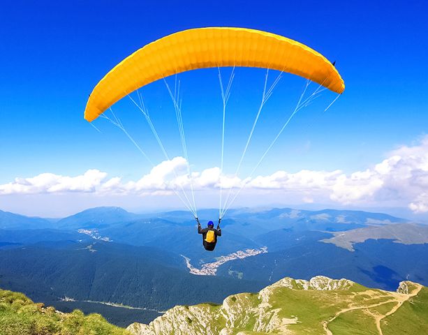 Precipita con il parapendio nel Mendrisiotto, grave uno svizzero di 43 anni