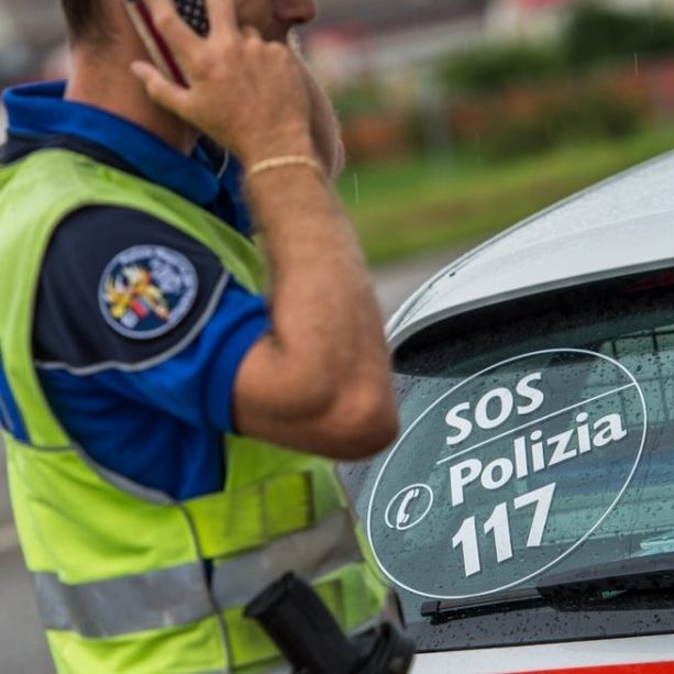 Nel 2021 svizzero più neo-automobilisti, meno patenti revocate