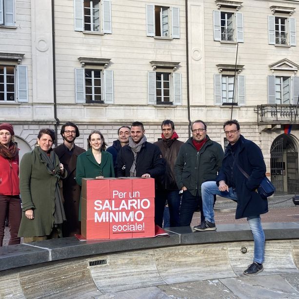 Consegnate oltre 12.000 firme per l’iniziativa a favore di un salario minimo sociale