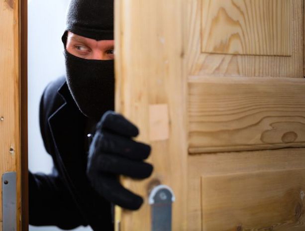 Simulare la presenza in casa può evitare spiacevoli sorprese