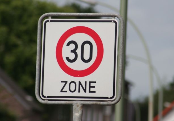 Il PLR di Locarno punta il dito sull’anarchia automobilistica che la fa da padrona in alcune zone della città