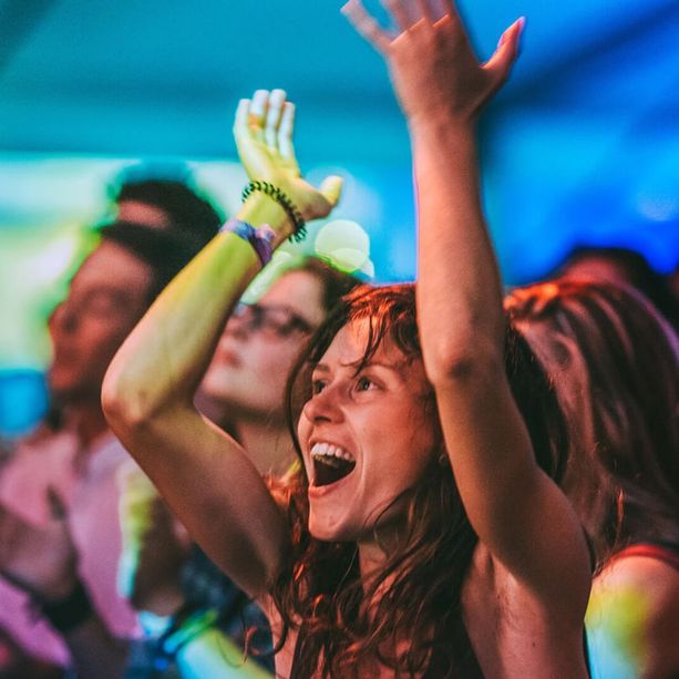 Concerti, dj set, specialità culinarie e molto altro: torna la Rotonda by la Mobiliare