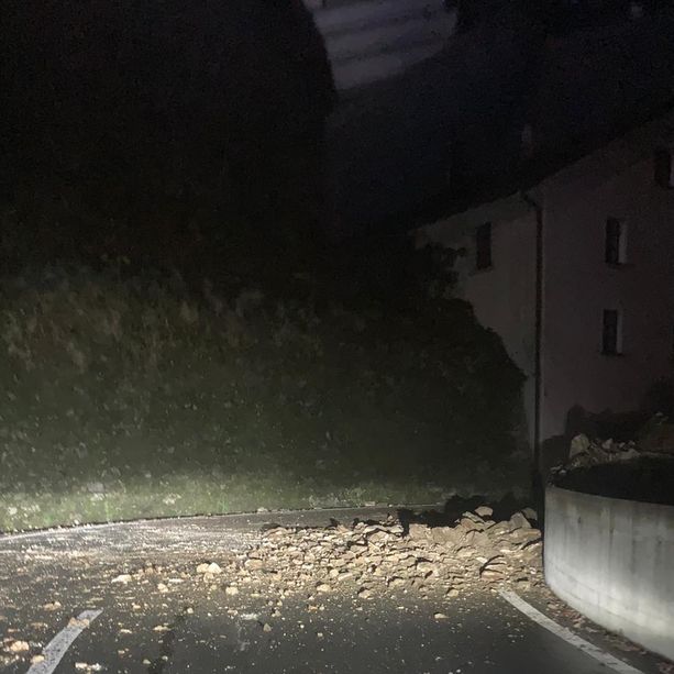 Frana nelle Centovalli, interrotto  il collegamento stradale tra Ossola e Canton Ticino