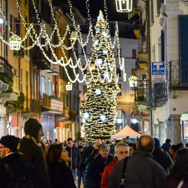 COSA FARE NEL WEEKEND. Benvenuto dicembre: lucine, mercatini di Natale, spettacoli, musica e tanti appuntamenti per entrare nel clima delle Feste