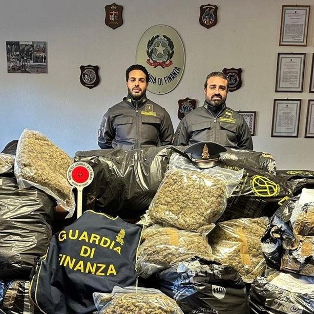 Operazione antidroga al confine con la Svizzera: sequestrati oltre 400 kg di stupefacenti