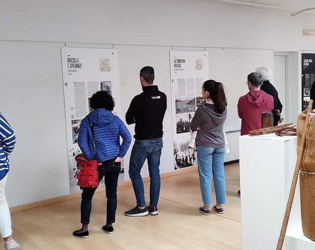 Inaugurata la mostra 'Passaggi di speranza. Storie di frontiera tra contrabbandieri, passatori, partigiani e fuggiaschi'