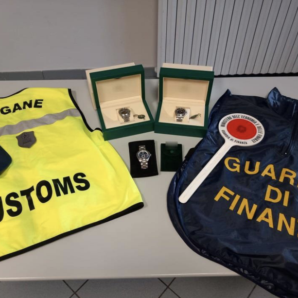 Piaggio Valmara: sequestrati orologi di contrabbando per 40.000 euro