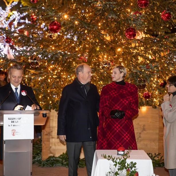 Il Principe Alberto e la Principessa Charléne inaugurano il Villaggio di Natale di Monaco (FOTOGALLERY)