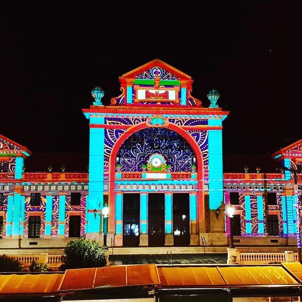 Spettacolari opere d’arte “illuminano” le facciate di tre edifici di Nizza