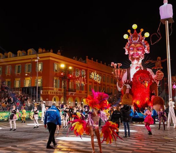 Entusiasmo e allegria: il Carnevale di Nizza è partito! (Video e Foto)