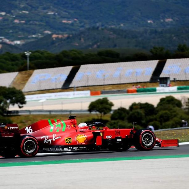 F1. Passo indietro della Ferrari a Portimao: Leclerc sesto, Sainz fuori dai punti. Vince Hamilton