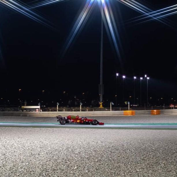 F1. Qualifiche sorprendenti in Qatar, Leclerc solo tredicesimo. Pole position per Hamilton