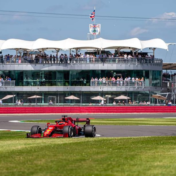 F1. Tanti colpi di scena a Silverstone, Leclerc sfiora un meritatissimo successo. Vince Hamilton, secondo il monegasco
