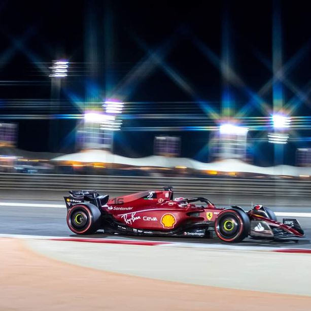 La nuova era della F1 non poteva iniziare meglio di così: in Bahrain la prima pole è della Ferrari del monegasco Leclerc