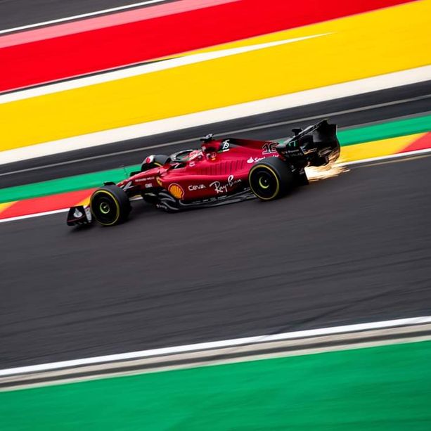 F1. Leclerc in penalità, a Spa partirà 14esimo. In Belgio è pole Ferrari con Sainz