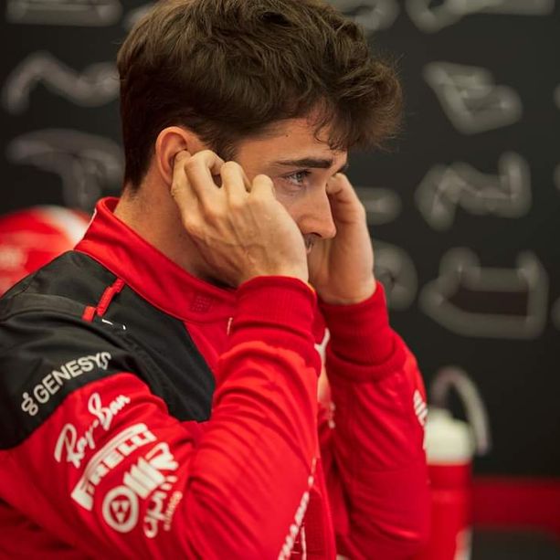 F1. In Bahrain le qualifiche sorridono alla Red Bull: prima fila con Verstappen e Perez, seconda tutta Ferrari con Leclerc e Sainz